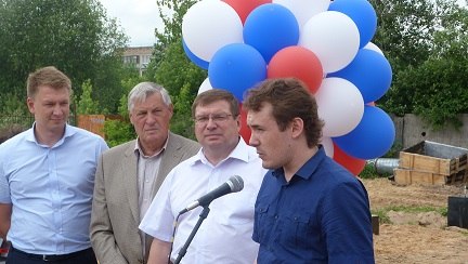 Закладка памятной капсулы в фундамент ледовой арены в Хотьково